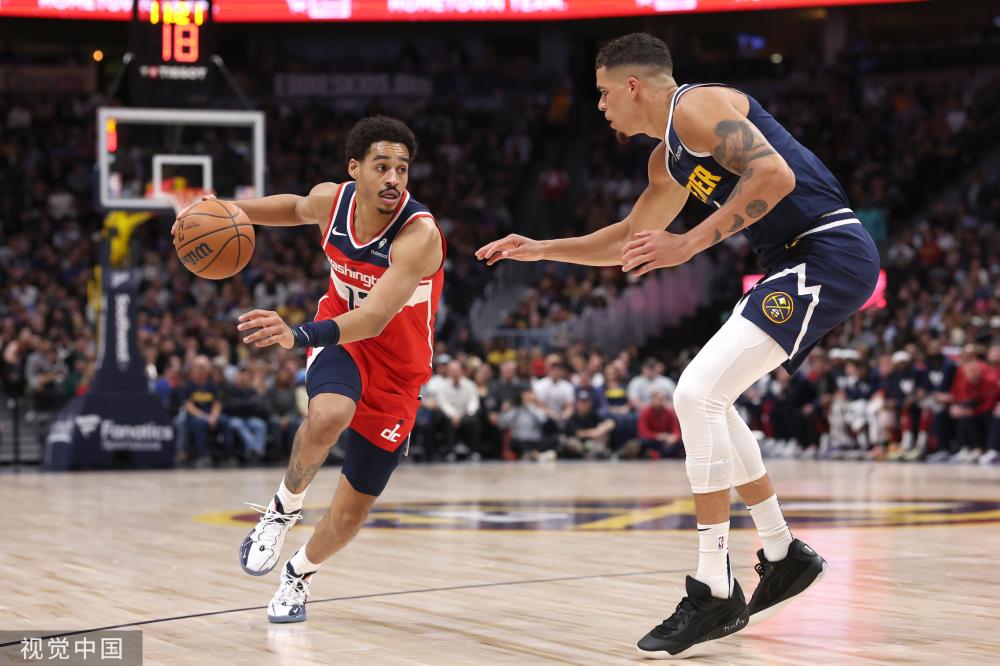 片后的一个 片后的一个